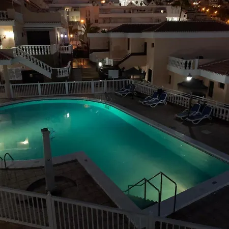 Paradise Court Apartment *