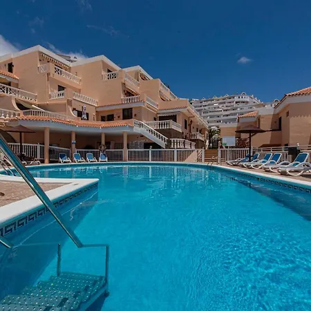 Paradise Court Apartment *